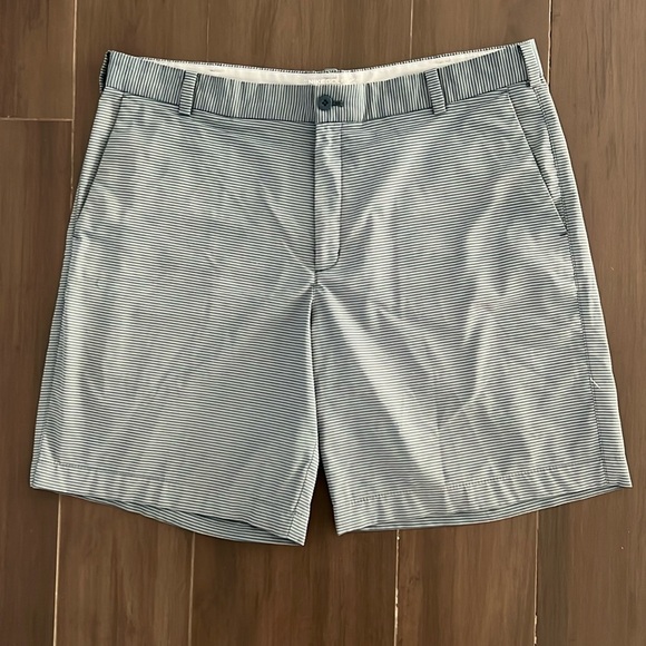 Men’s Nike Golf Tour Performance Dri Fit Striped Shorts - Picture 1 of 5